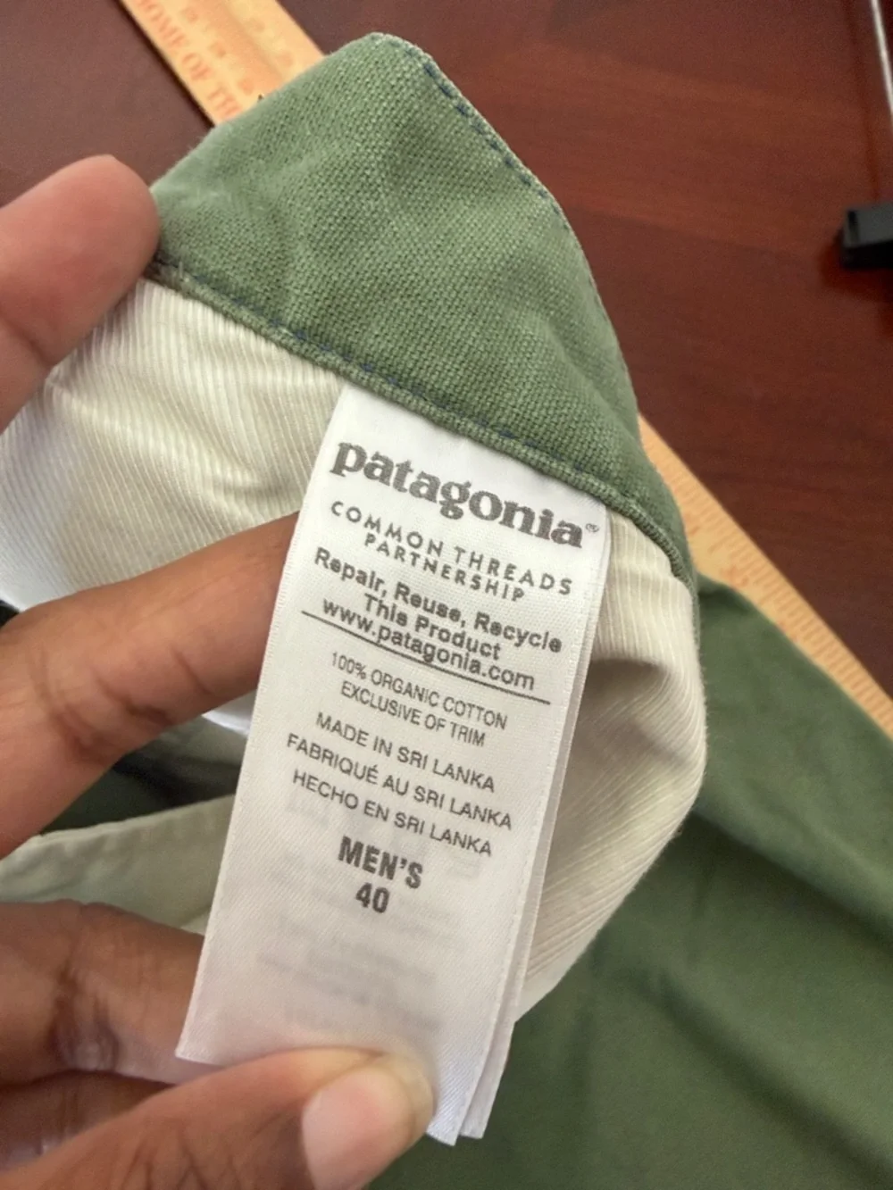 Patagonia Men's organic cotton Green workhorse canvas Chino Pants 40x 28 Short